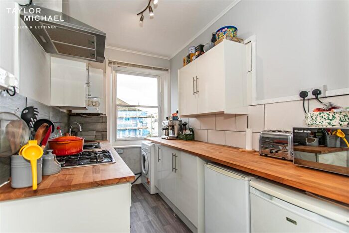 1 Bedroom Flat To Rent In Clarendon Villas, Hove, BN3