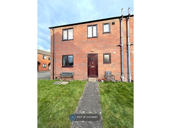 1 Bedroom Flat To Rent In Queens Court, Madeley, Telford, TF7