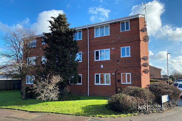1 Bedroom Flat For Sale In Ranyard Close, Chessington, Surrey., KT9