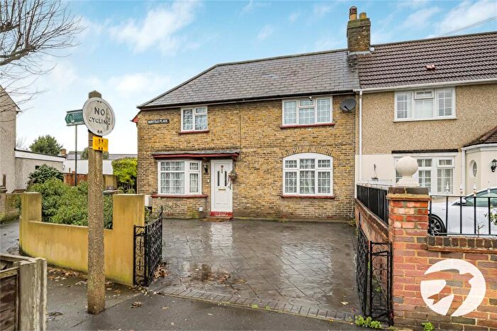 4 Bedroom Semi Detached House For Sale In Norfolk Place, Welling, Kent, DA16