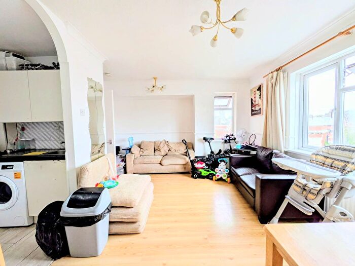 2 Bedroom Flat To Rent In Rowan Court, Plaistow, E13