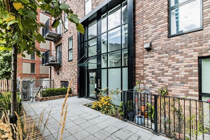 1 Bedroom Apartment To Rent In Lockgate Mews, Manchester, Greater Manchester, M4