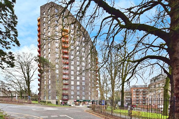 2 Bedroom Flat For Sale In Waterhouse Avenue, Maidstone, Kent, ME14