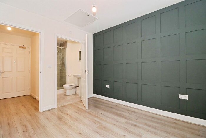 2 Bedroom Flat For Sale In Clark Drive, Yate, Bristol, BS37