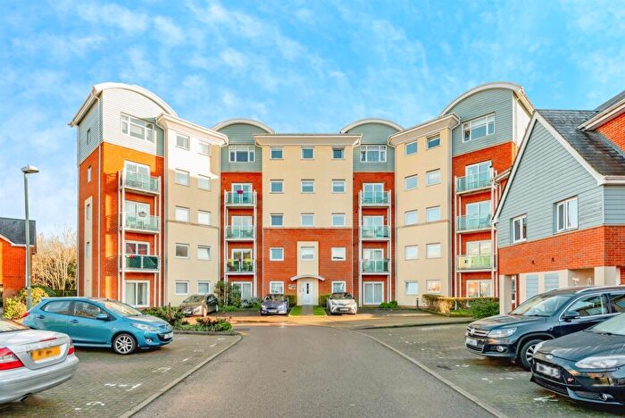 2 Bedroom Apartment For Sale In Rubeck Close, Redhill, RH1
