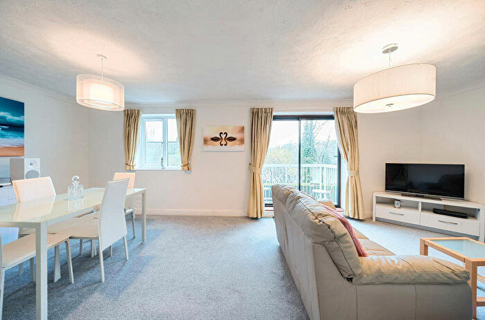 2 Bedroom Flat For Sale In Waterside Court, Alton, Hampshire, GU34