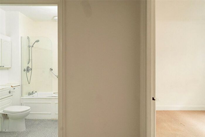 1 Bedroom Flat For Sale In De Vere Mews, Kensington, London, W8