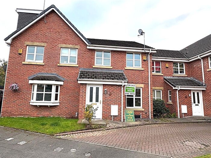 3 Bedroom Mews For Sale In Kings Fold, Atherton, M46