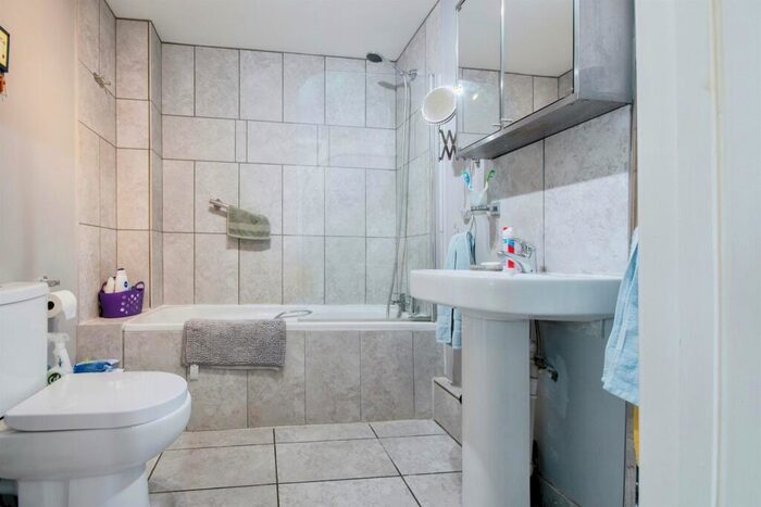 2 Bedroom Flat For Sale In Hamilton Road, Bournemouth, BH1