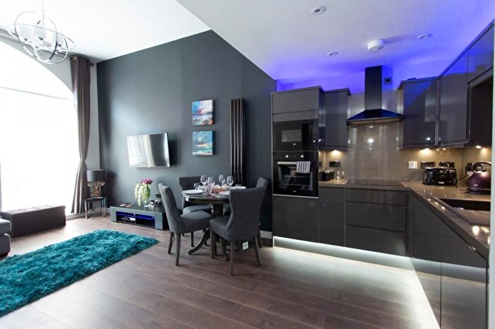 2 Bedroom Flat To Rent In Bell Street, Glasgow, G4