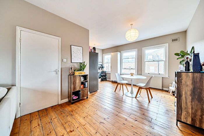 2 Bedroom Flat For Sale In Rita Road, London, SW8