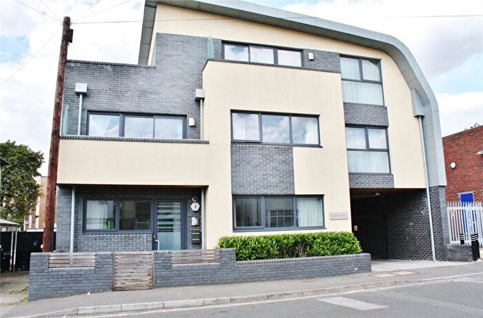 1 Bedroom Apartment To Rent In Lime Tree Mews, Headington, OX3