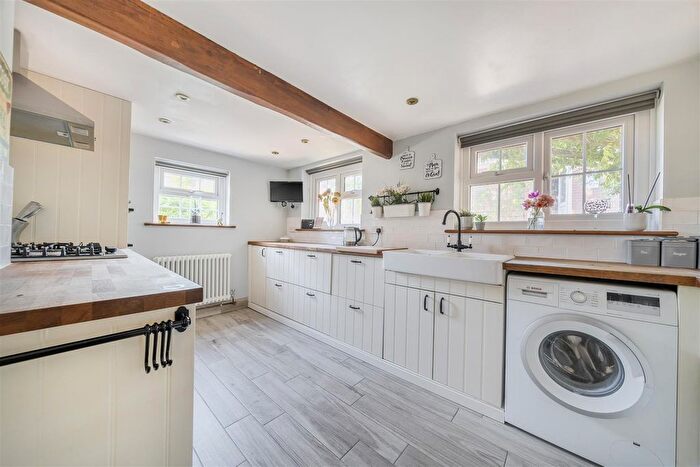 4 Bedroom Detached House For Sale In The Hollow, Old Turnpike, Fareham, PO16