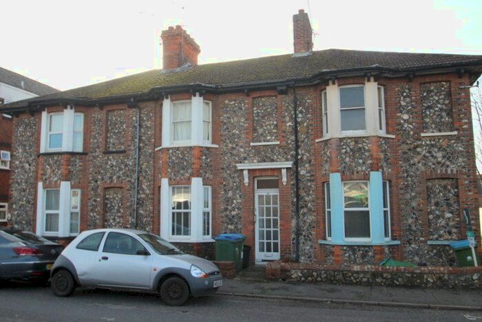 2 Bedroom Flat To Rent In Terminus Road, Littlehampton BN17