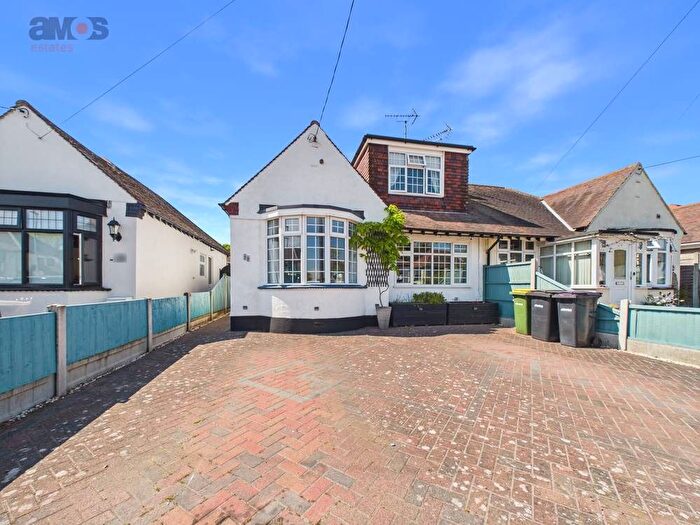 3 Bedroom Semi-Detached House For Sale In Hawkwell Chase, Hockley, Essex, SS5