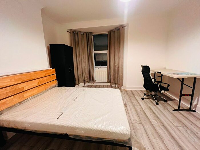 5 Bedroom End Of Terrace House To Rent In Mossford Street, London, E3