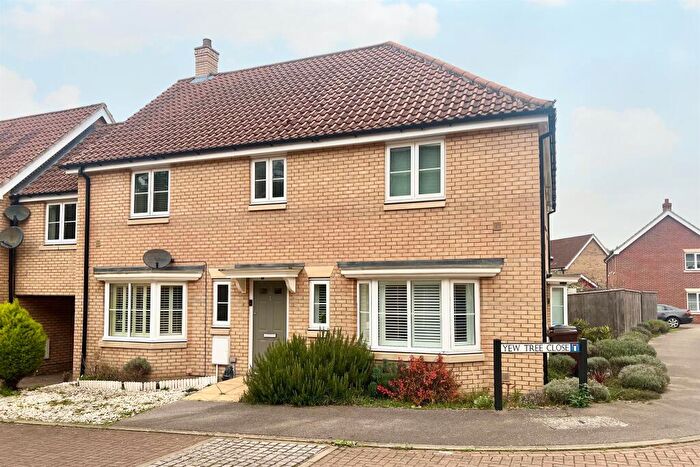 3 Bedroom Semi-Detached House For Sale In Yew Tree Close, Mildenhall, Bury St. Edmunds, IP28