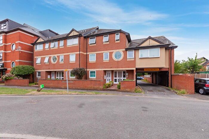 2 Bedroom Apartment For Sale In Grove Close, Slough, SL1