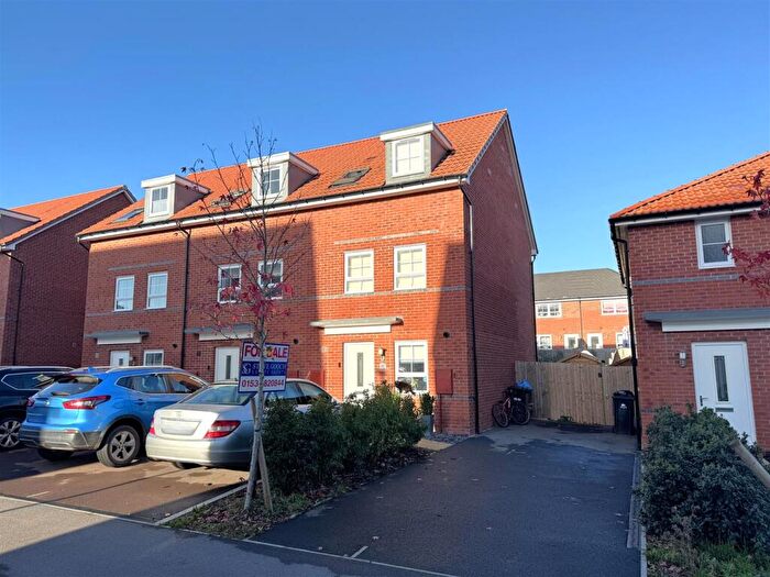 3 Bedroom End Of Terrace House For Sale In Buzzard Row, Newent, GL18