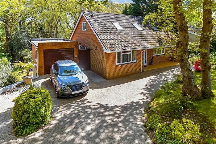 3 Bedroom Chalet For Sale In Youngwoods Way, Sandown, Isle Of Wight, PO36