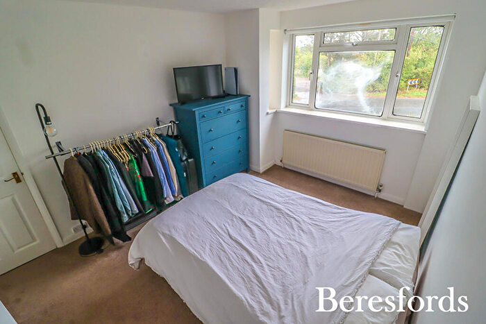 3 Bedroom End Of Terrace House For Sale In St. Marys Lane, North Ockendon, RM14