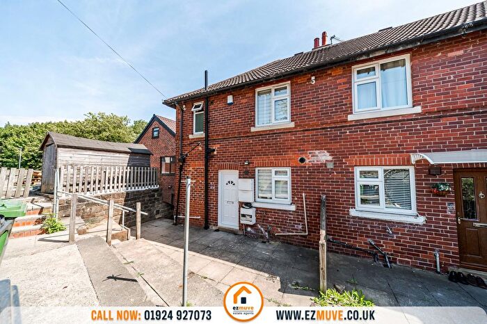 3 Bedroom Terraced House For Sale In Manor Road, Dewsbury, WF13
