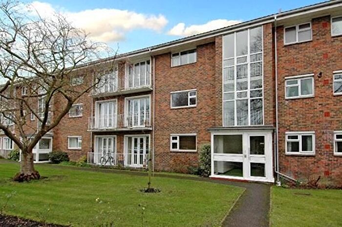 2 Bedroom Flat To Rent In North Walls, Chichester, PO19
