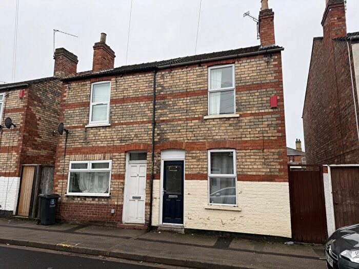 3 Bedroom Semi Detached House For Sale In Salisbury Street, Gainsborough, Lincolnshire, DN21