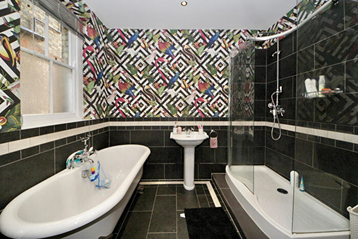 5 Bedroom Detached House To Rent In Old Park Road, N13