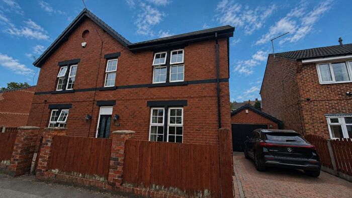 4 Bedroom Detached House To Rent In Barnsley Road, Hemsworth, Pontefract, West Yorkshire, WF9