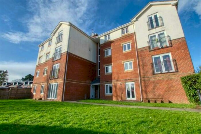 2 Bedroom Flat To Rent In Midanbury Court, SO18