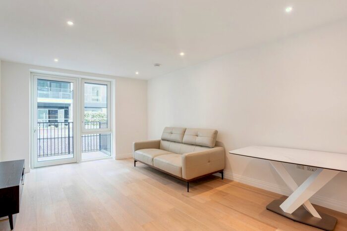 2 Bedroom Flat To Rent In Lockgate Road, London, SW6