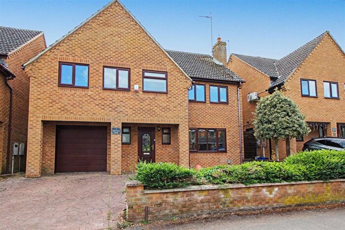 4 Bedroom Detached House For Sale In Newtown Road, Raunds, NN9