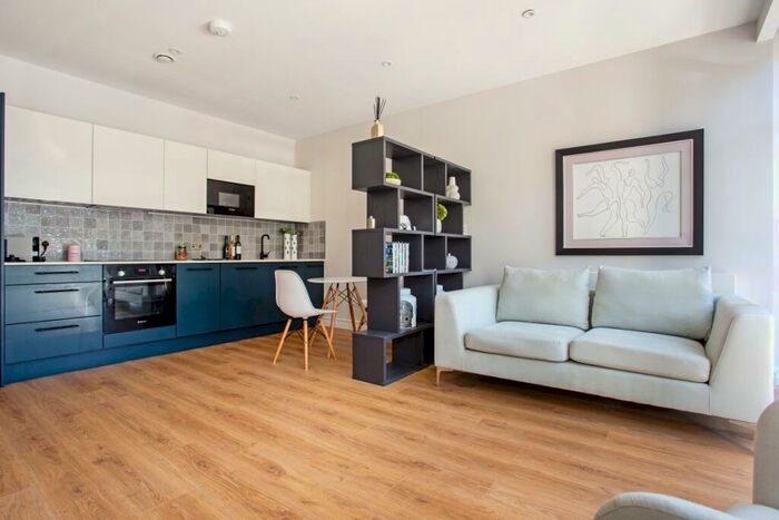 1 Bedroom Flat To Rent In Littleworth Lane, Esher, KT10