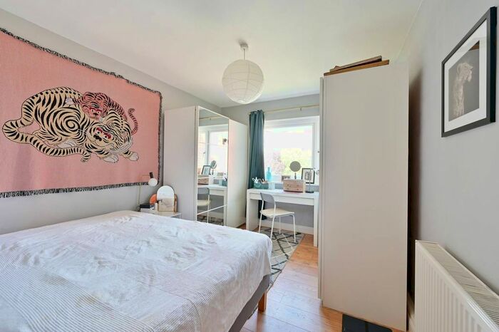 1 Bedroom Flat To Rent In Montague Road, Wimbledon, London, SW19