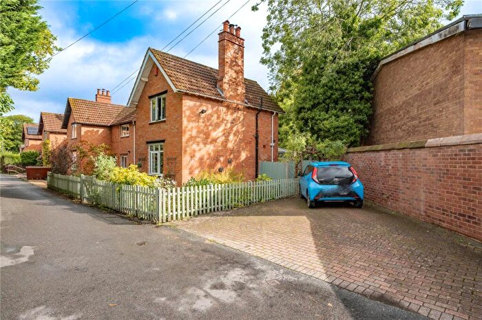 2 Bedroom End Of Terrace House For Sale In Brook Road, Bromsgrove, Worcestershire, B61