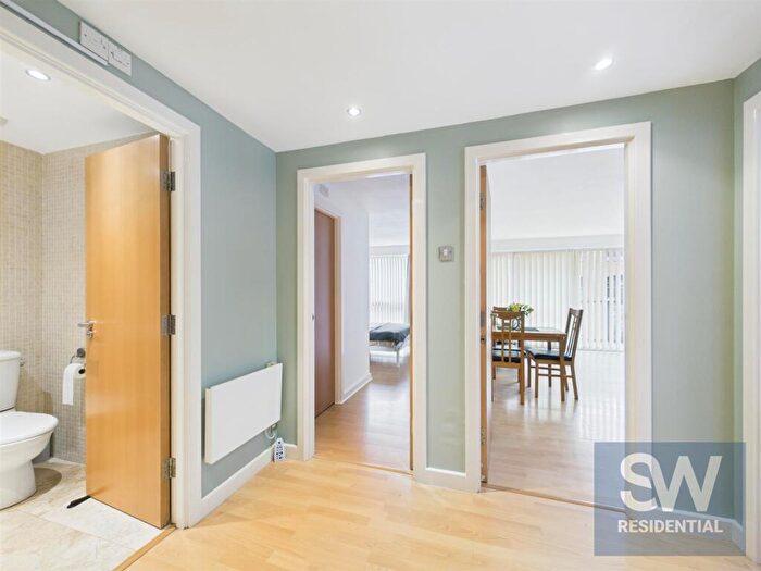 2 Bedroom Apartment For Sale In The Quays, Concordia Street, Leeds, LS1