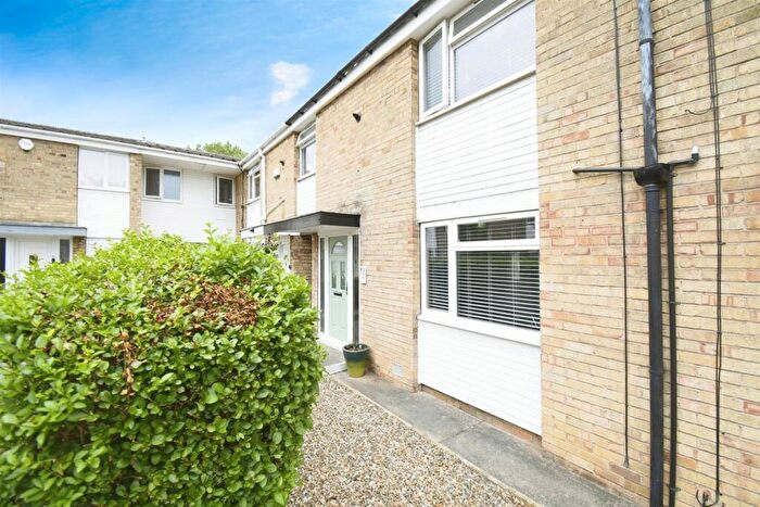 3 Bedroom Terraced House For Sale In Catford Close, Hull, HU8