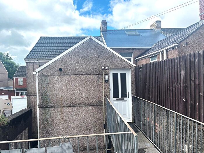 1 Bedroom Flat To Rent In Top Floor Flat, Port Tennant Road, Swansea, West Glamorgan, SA1