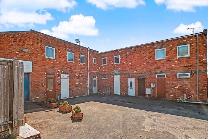 2 Bedroom Flat For Sale In Middle Way, Chinnor, OX39