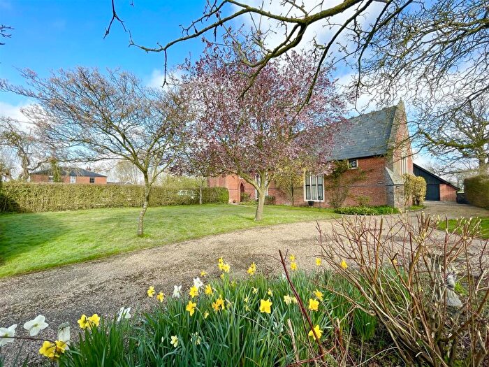 3 Bedroom Semi-Detached House For Sale In The Heywood, Diss, IP22