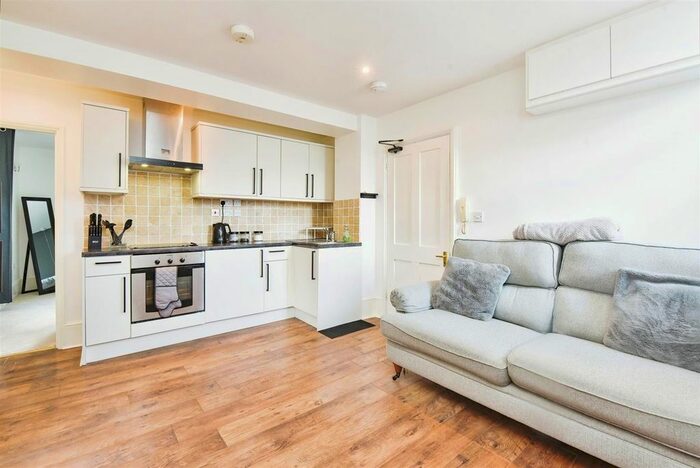 2 Bedroom Flat To Rent In Old Road, Chippenham, SN15