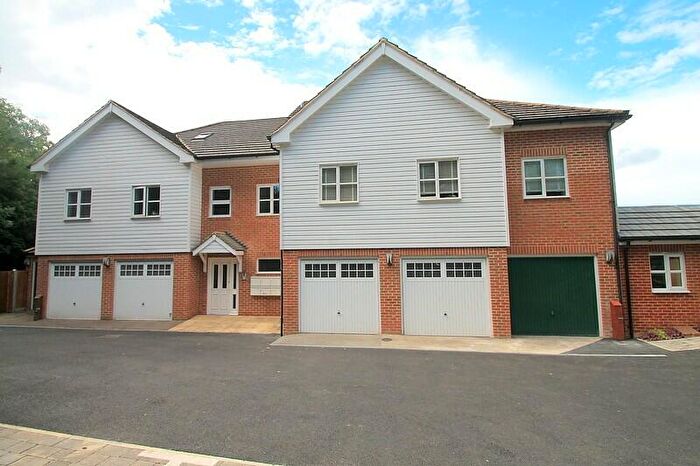 2 Bedroom Apartment To Rent In Bedroom First Floor Apartment In Kenley, CR8