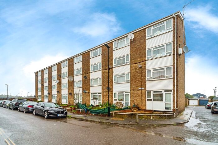2 Bedroom Maisonette For Sale In Crane Lodge Road, Hounslow, TW5