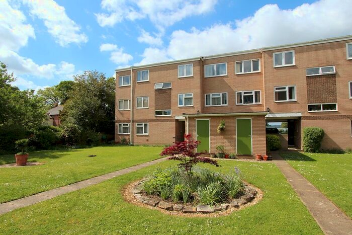 2 Bedroom Flat To Rent In Victoria Road, Netley Abbey, Southampton, SO31