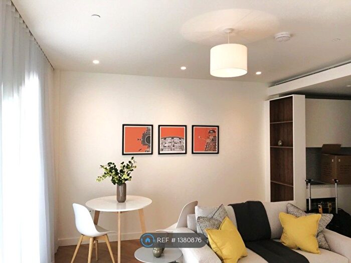 1 Bedroom Flat To Rent In Wood Crescent, London, W12