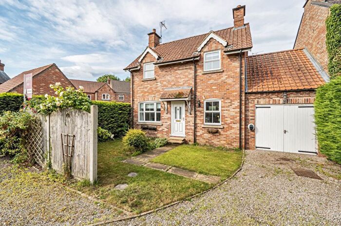 2 Bedroom Link Detached House For Sale In Waterdale Park, York, YO31