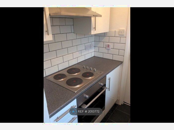 2 Bedroom Maisonette To Rent In Elmcroft Close, Feltham, TW14