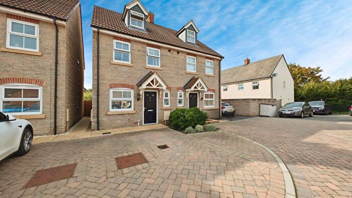 3 Bedroom Town House For Sale In Amberley Gardens, Yate, Bristol, BS37