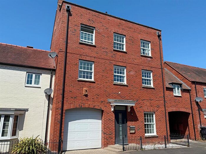 4 Bedroom Town House For Sale In Amis Way, Stratford-upon-Avon, CV37